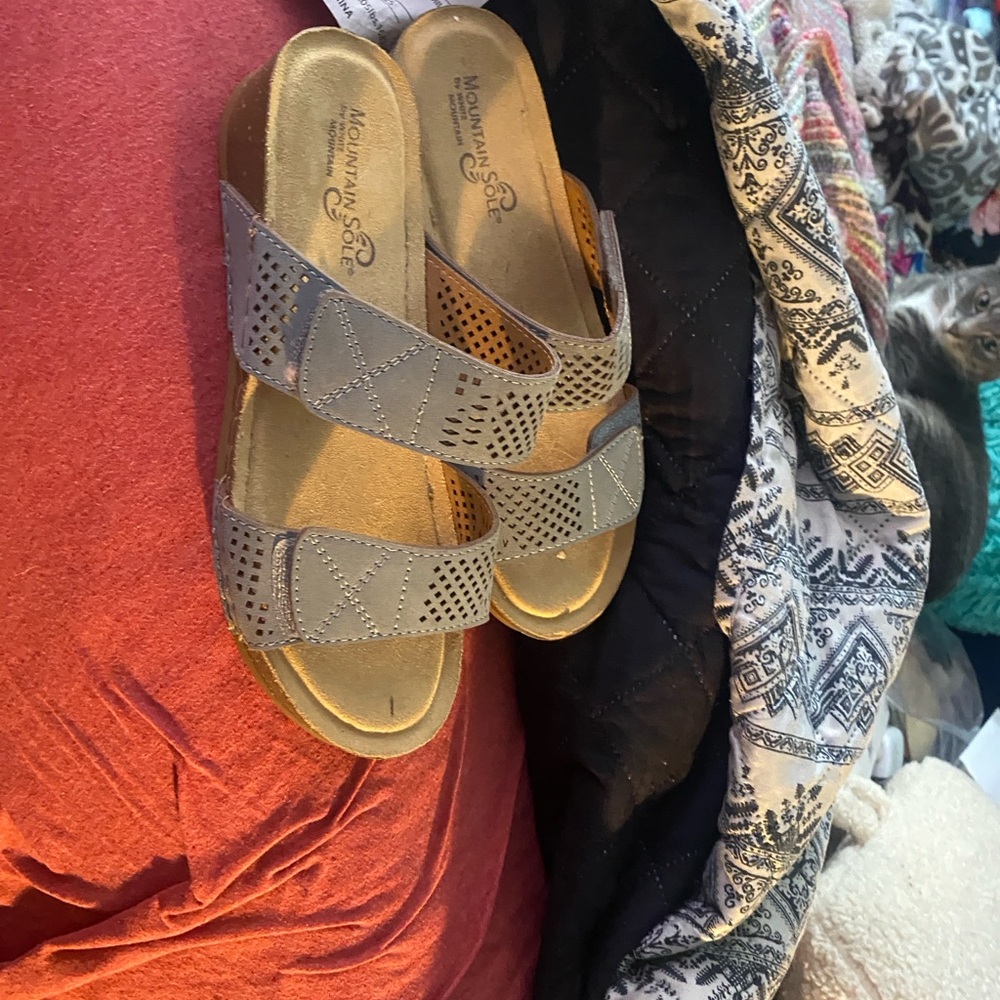 Hush Puppies Women's Sandals in Gray and Tan